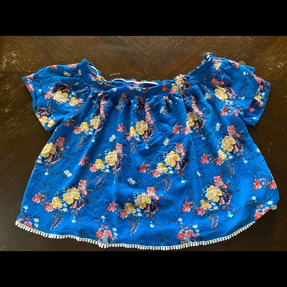 Cute flower print shirt